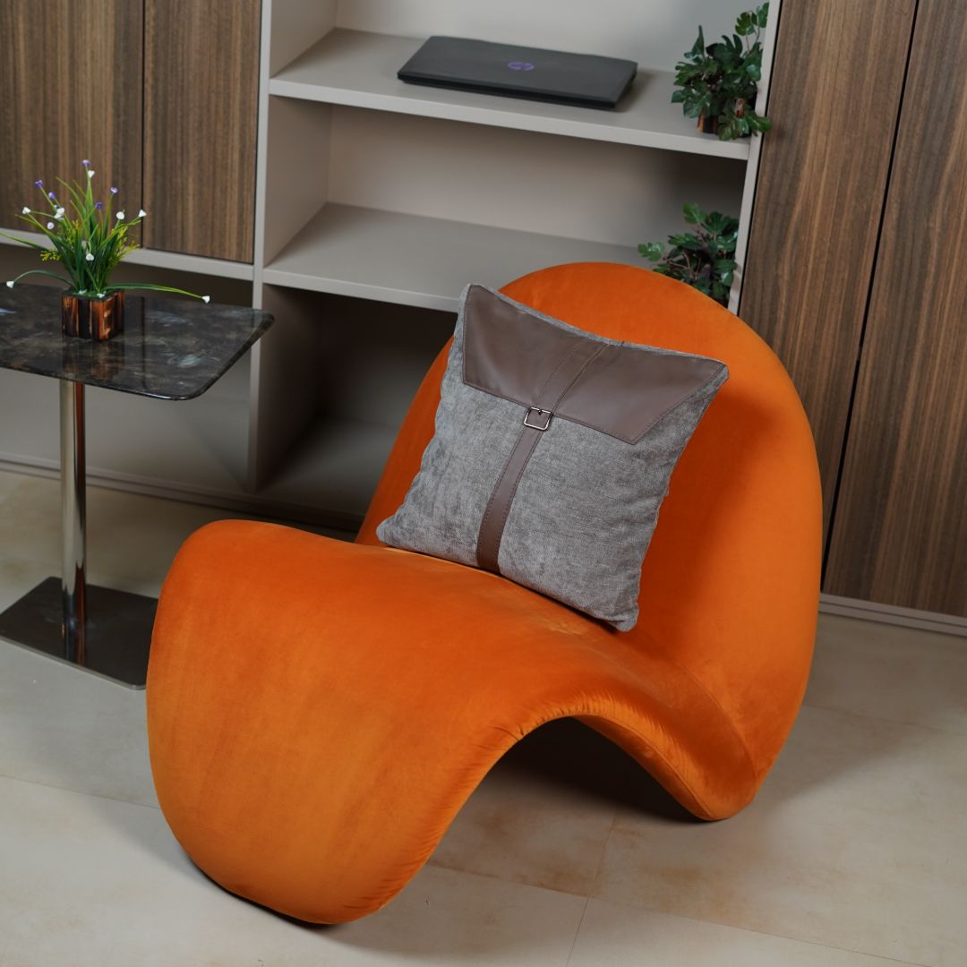 TONGUE CHAIR