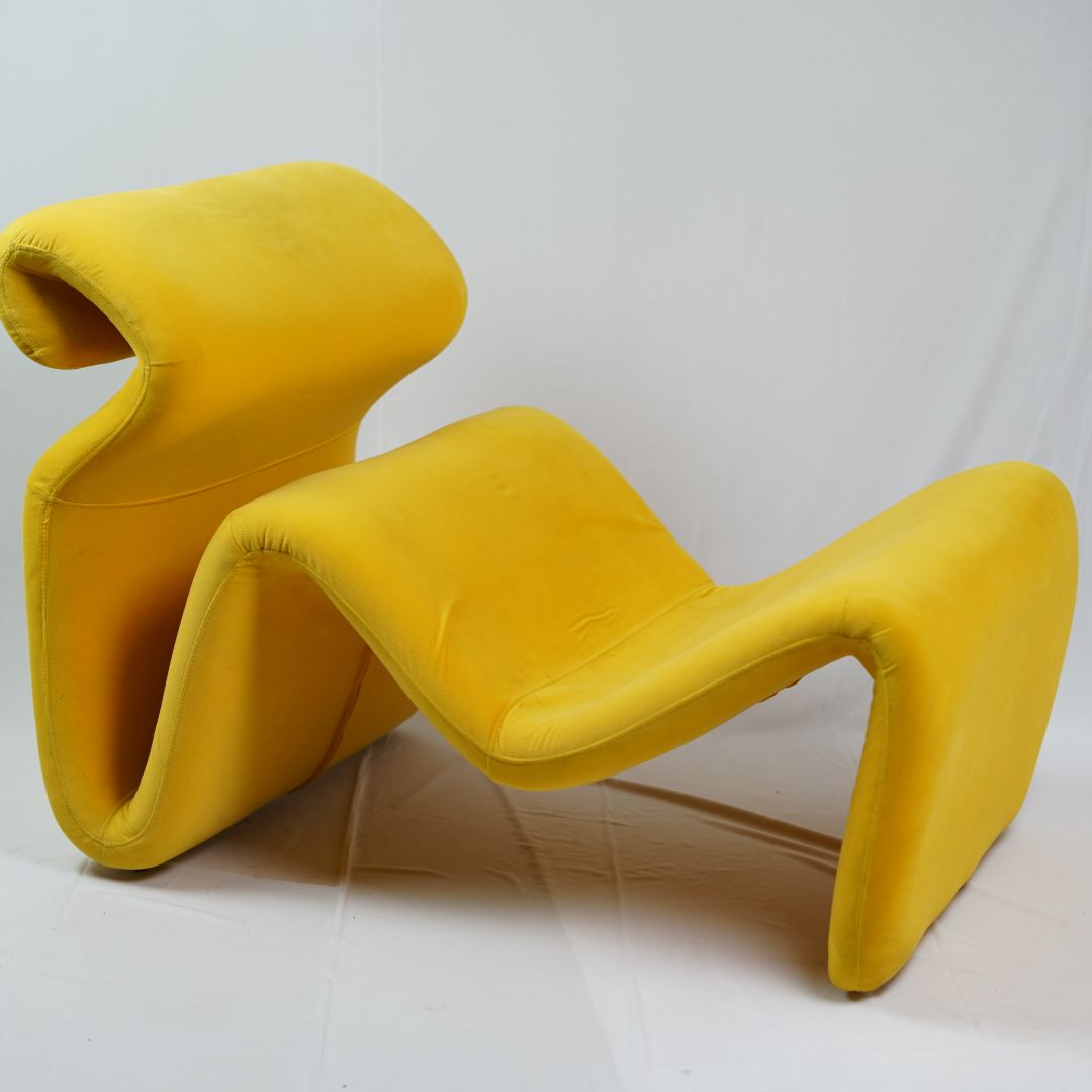 S-SHAPED CHAIR