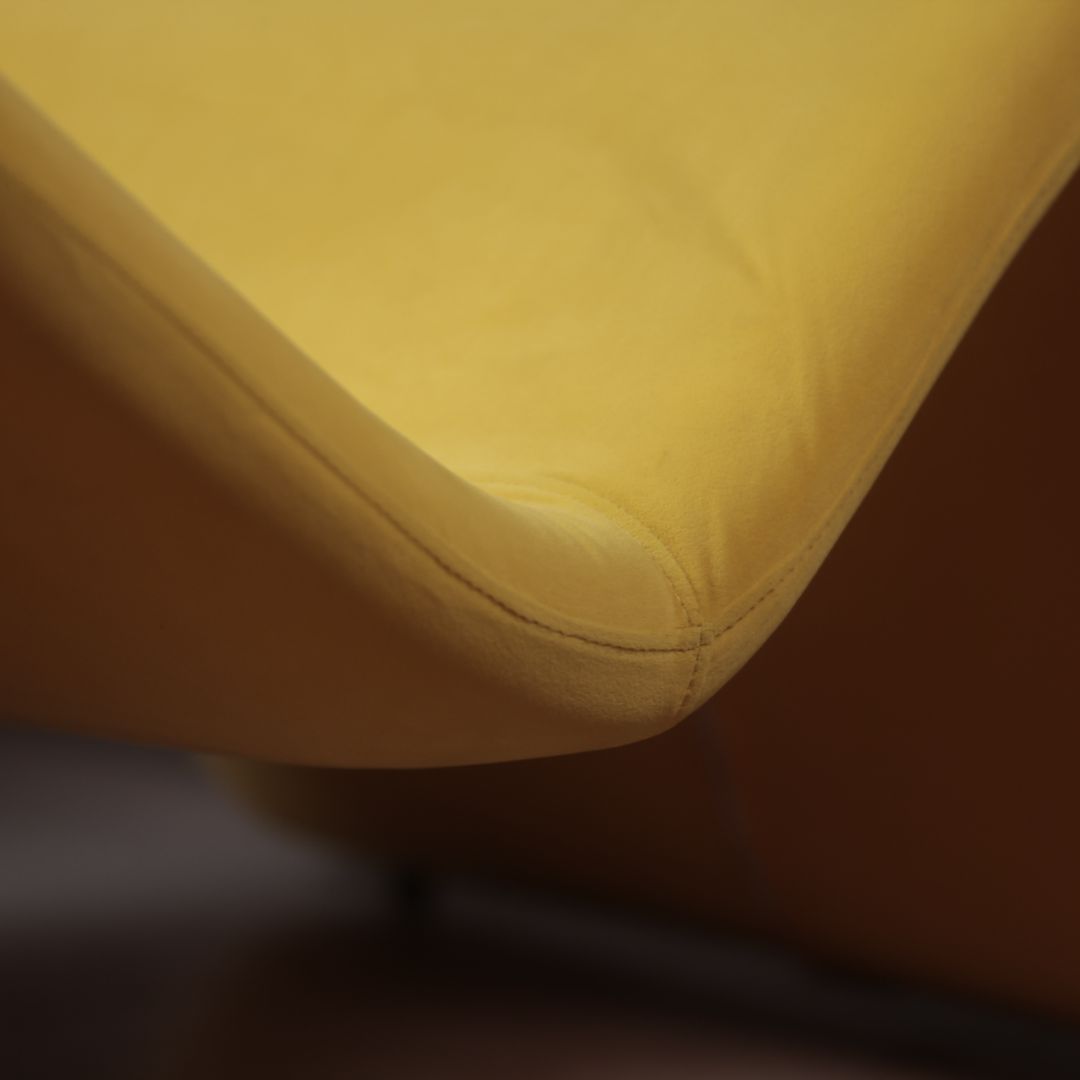 S-SHAPED CHAIR