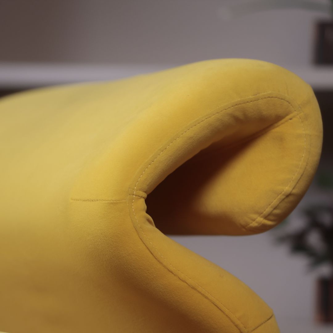 S-SHAPED CHAIR