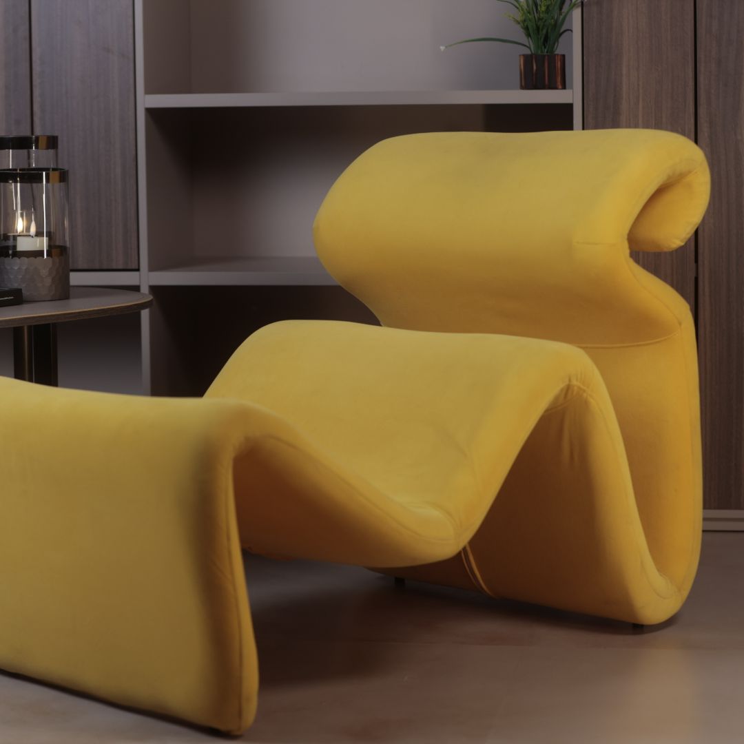 S-SHAPED CHAIR